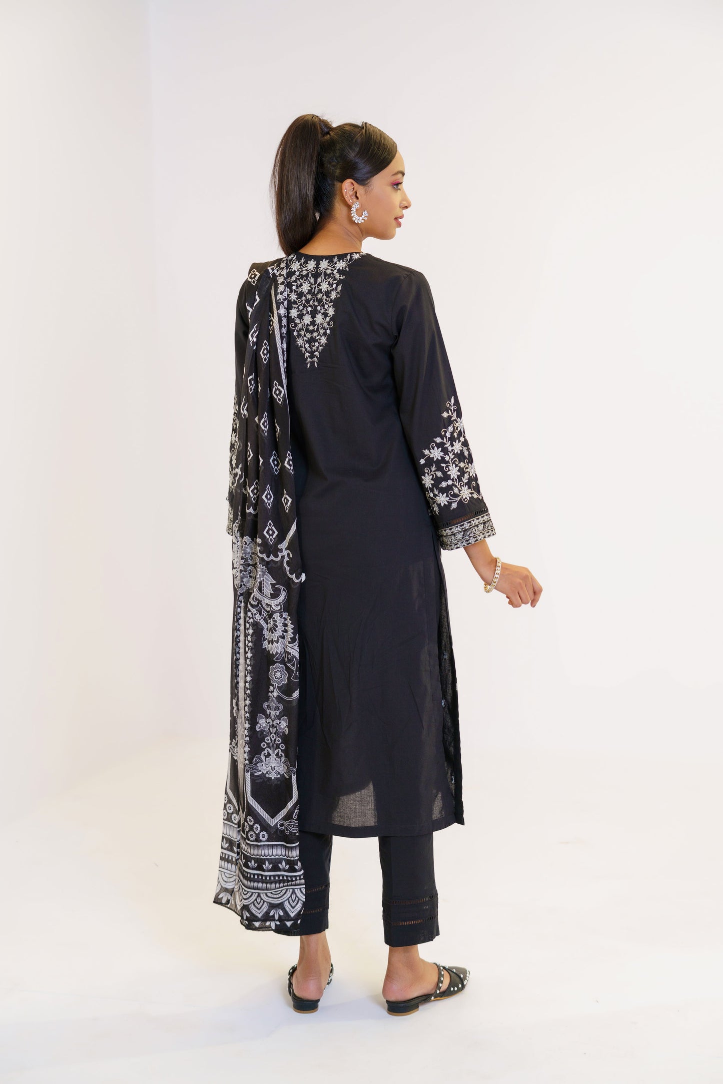Shehrnaz (2 Pc)