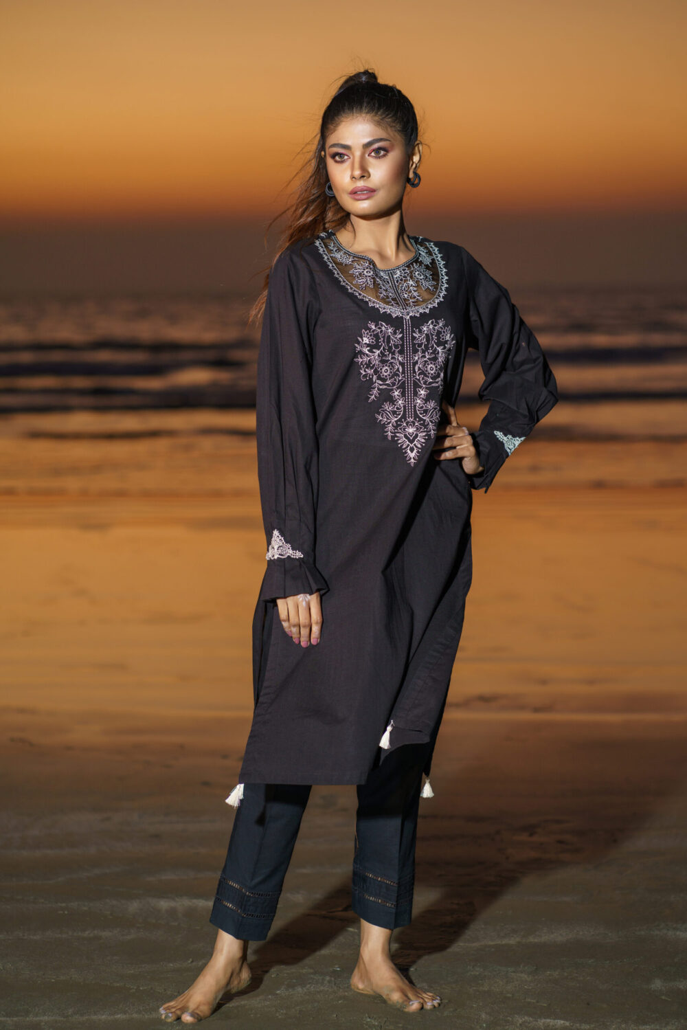 Lyons Black (1 Pc) - Image 3