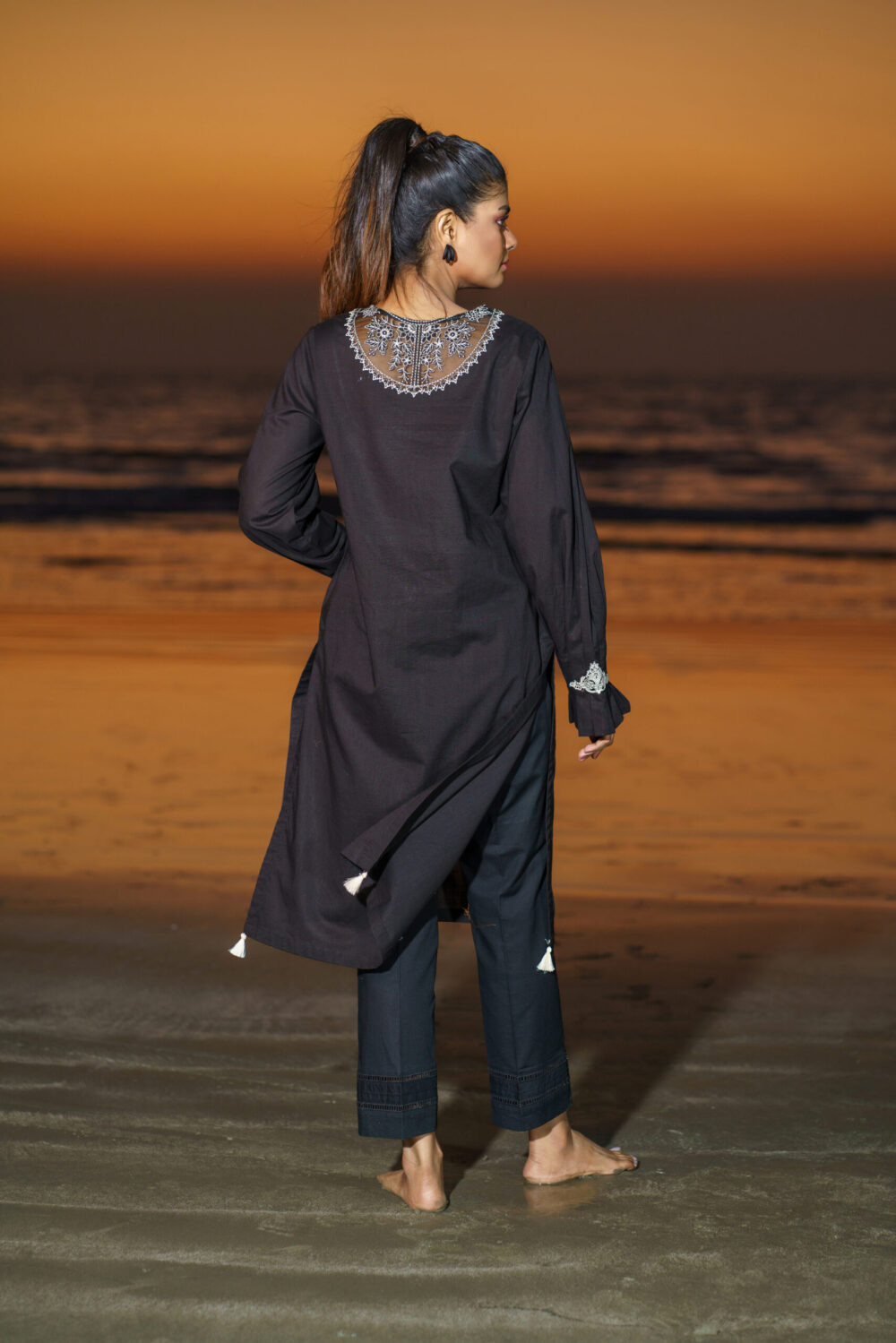 Lyons Black (1 Pc) - Image 2