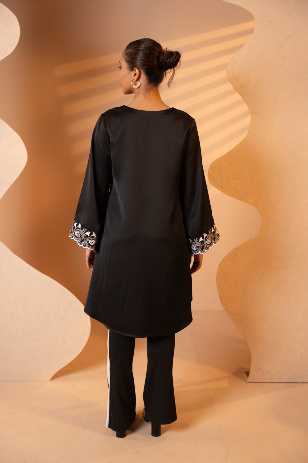 Elara-Back