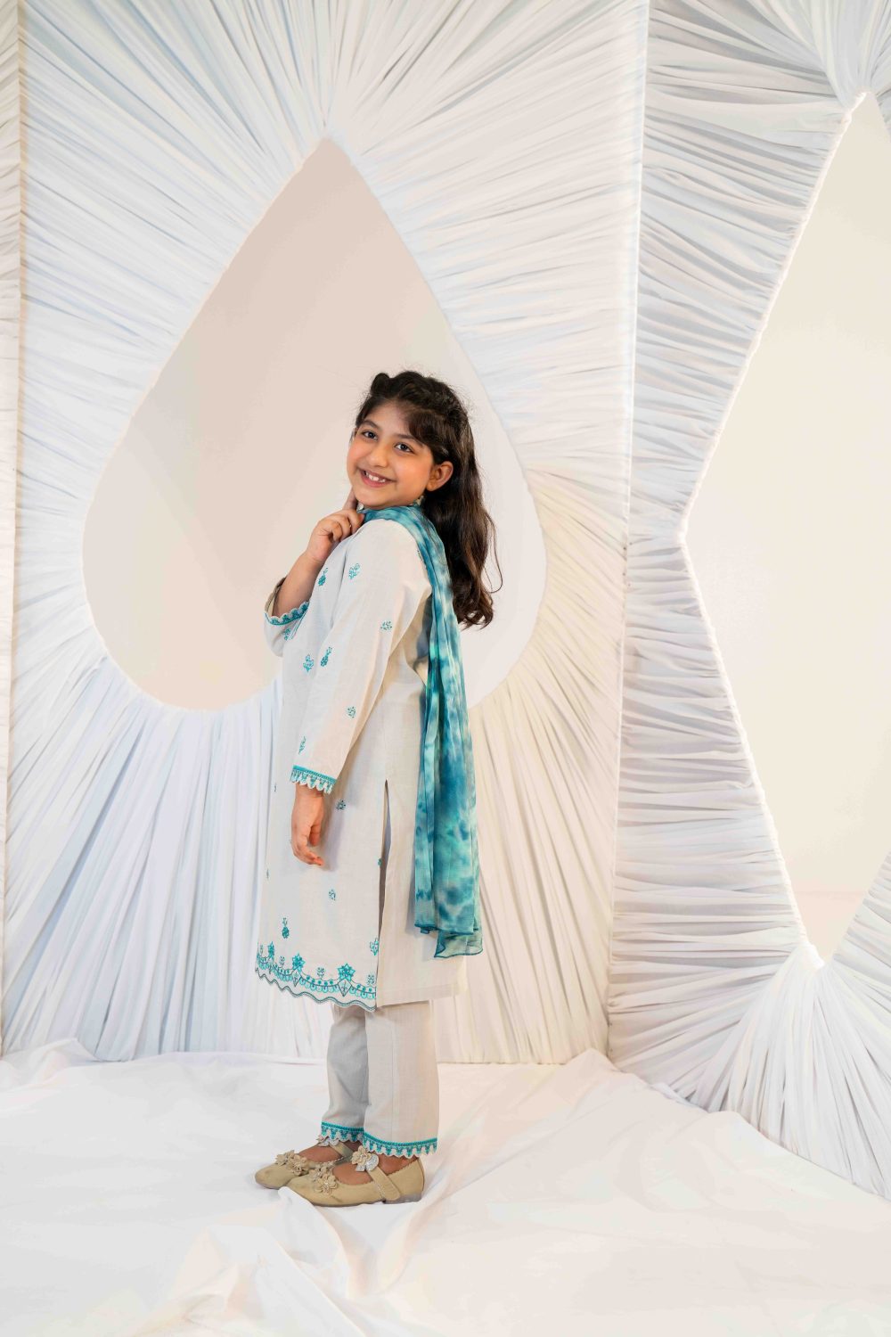 Yashfa Kids (3 PC) - Image 3