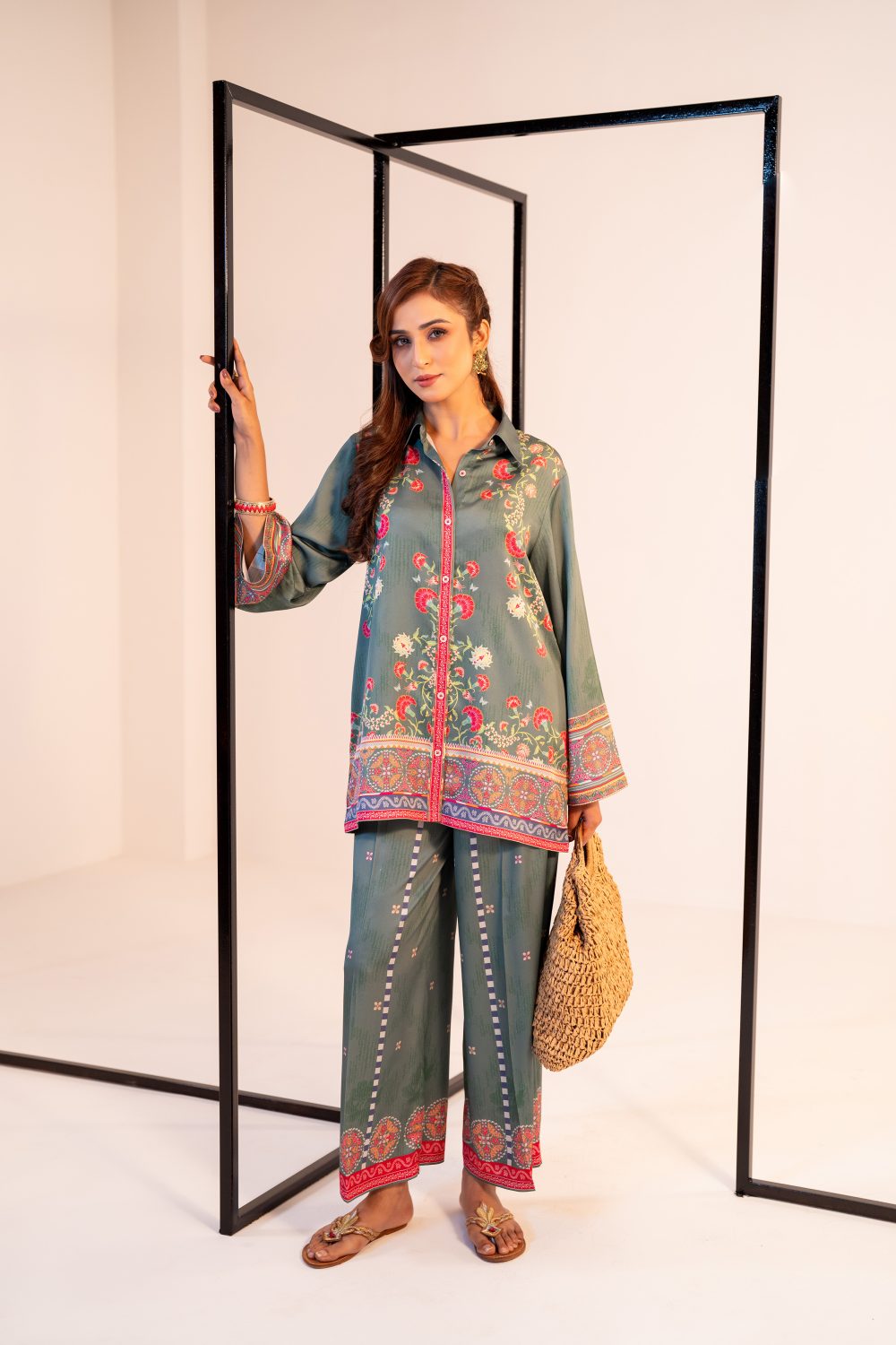 Maneeya (2 pc)