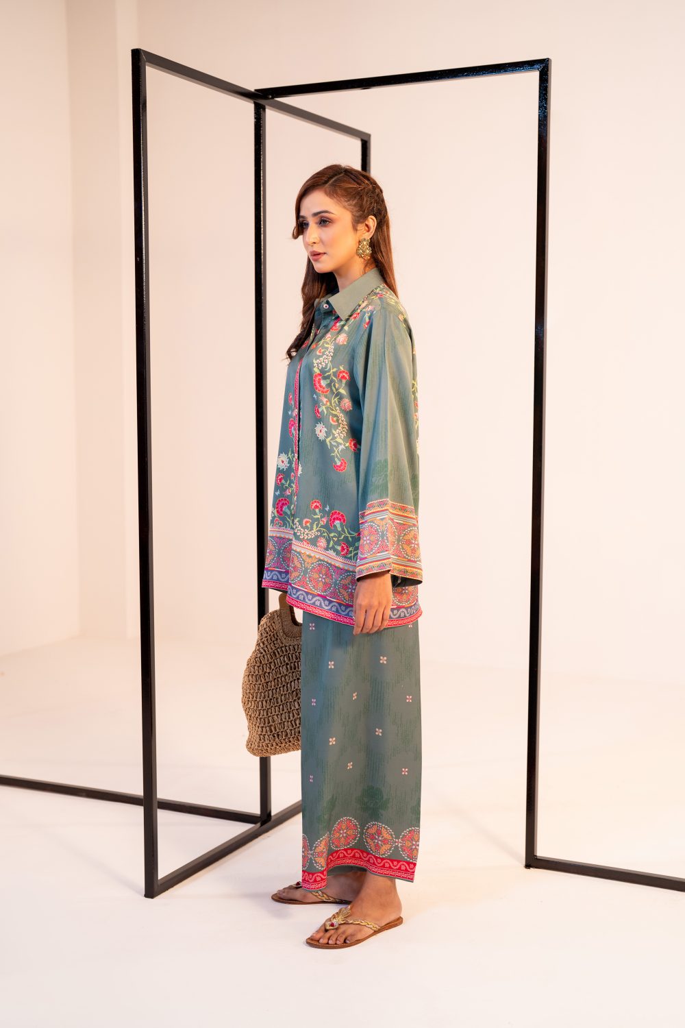 Maneeya (2 pc) - Image 3