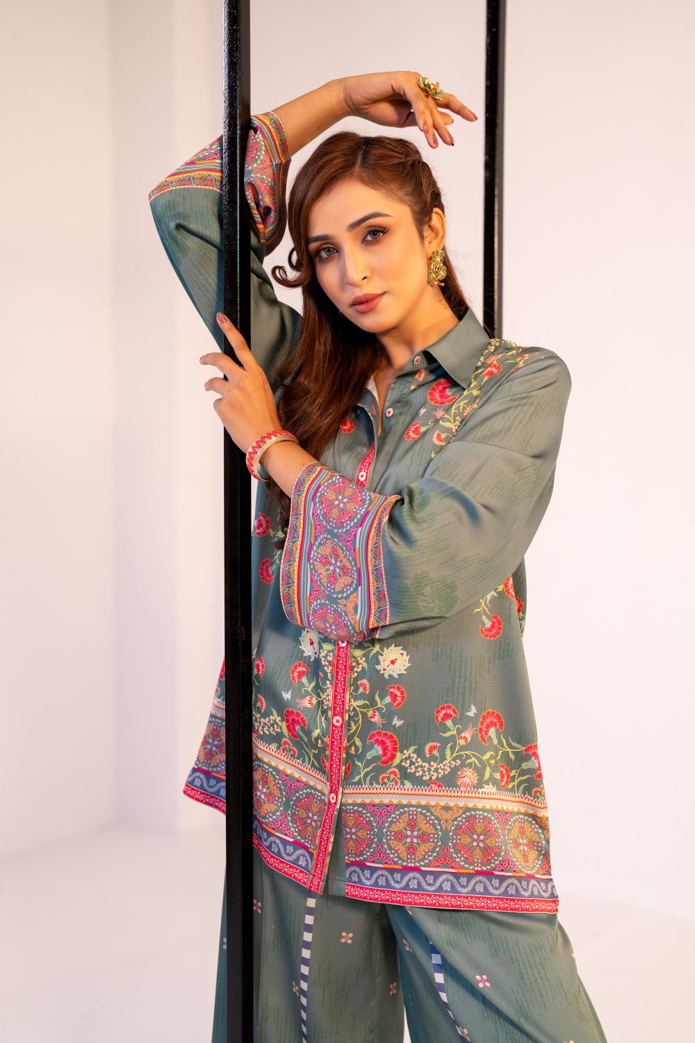 Maneeya (2 pc) - Image 4